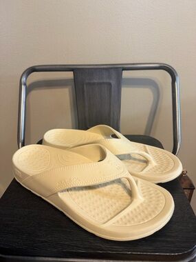 Nuusol Flip Flop Sandals Women’s 11 Men’s 10 Cream Orthotic Comfort USA Made